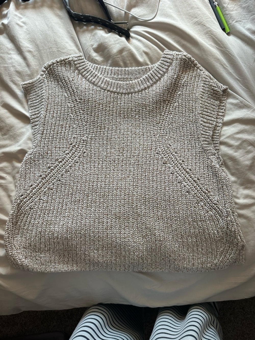 Old Navy Taupe Crewneck Sleeveless Sweater Vest